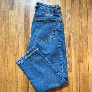 A&F natural rise ankle straight fit size 27.